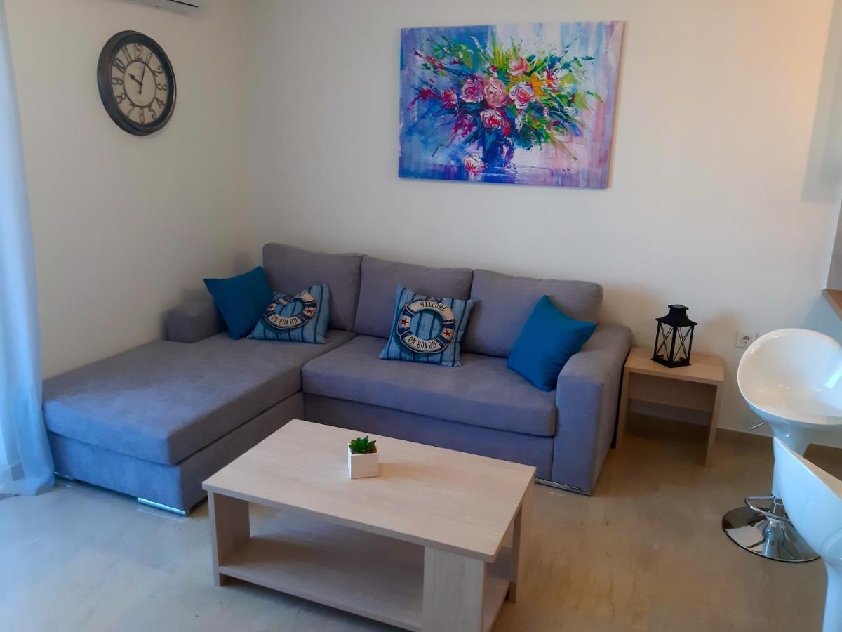 Central Apartment Near The Beach With Huge Private Terrace Loutráki Extérieur photo