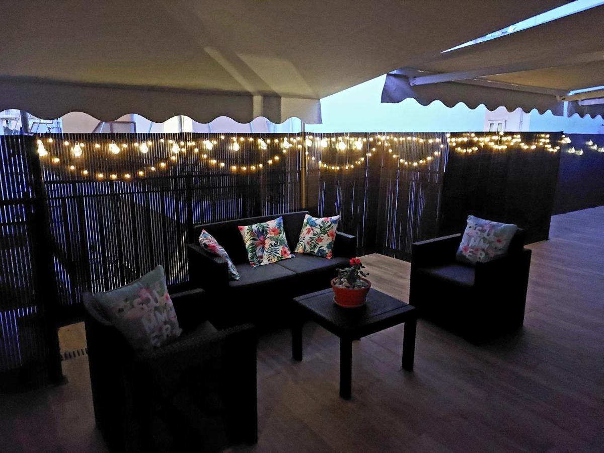 Central Apartment Near The Beach With Huge Private Terrace Loutráki Extérieur photo